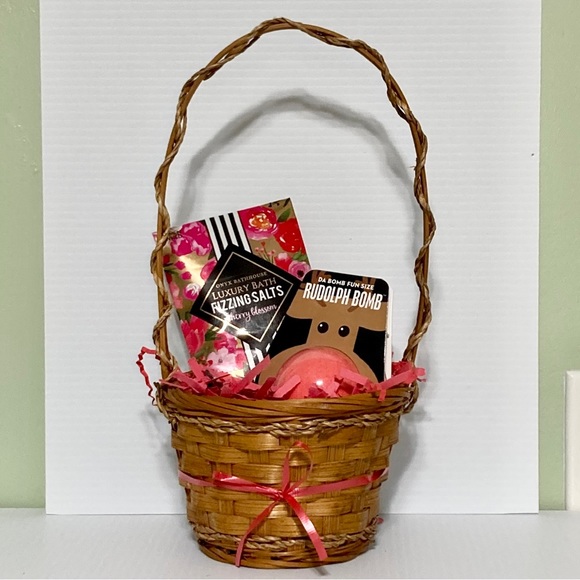 Da Bomb Sweet Berry Reindeer Bath Fizzer Luxury Bath Fizzing Salts Gift … - Picture 6 of 9